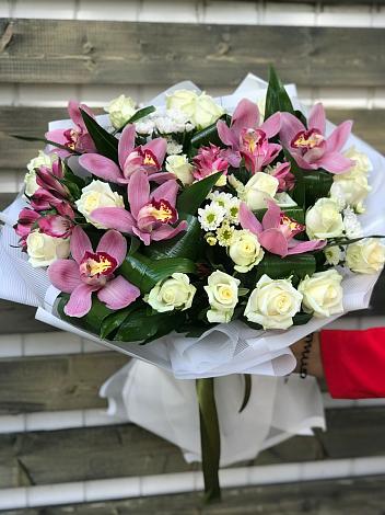 Букет цветов из: Розы и Хризантемы в Дзержинском