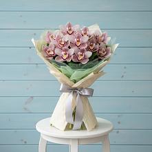 Букет цветов из:  Орхидеи и Розы #REPLACE_PRED# Дзержинском